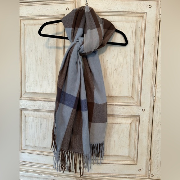 Soft plaid scarf / wrap - Picture 2 of 7